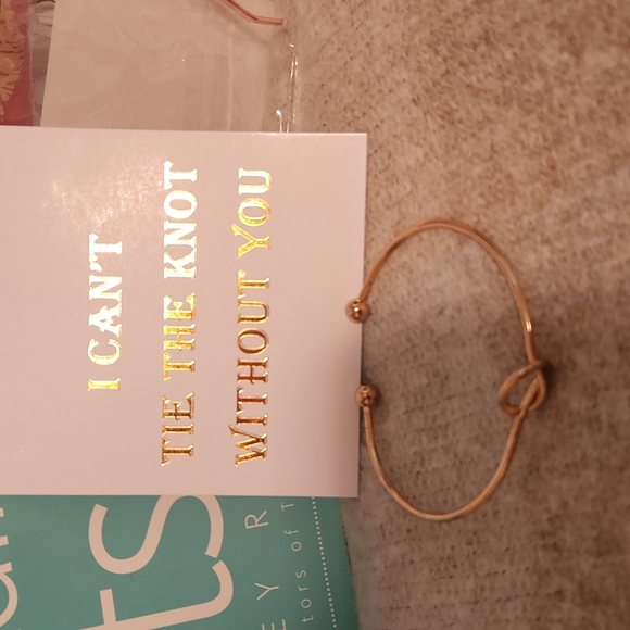 Just engaged 💍 wedding bundle!! - Picture 4 of 14